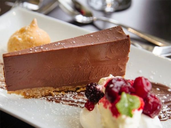 chocolate-pudding-on-plate