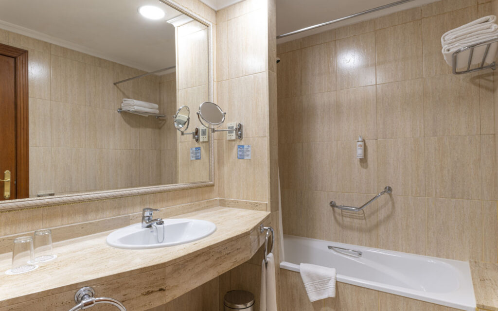 Lpa bathroom 1500